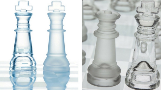 GamieTM glass chess set close up